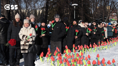 Студенты СибГИУ почтили память героев, возложив цветы к мемориалу «Чёрный тюльпан»