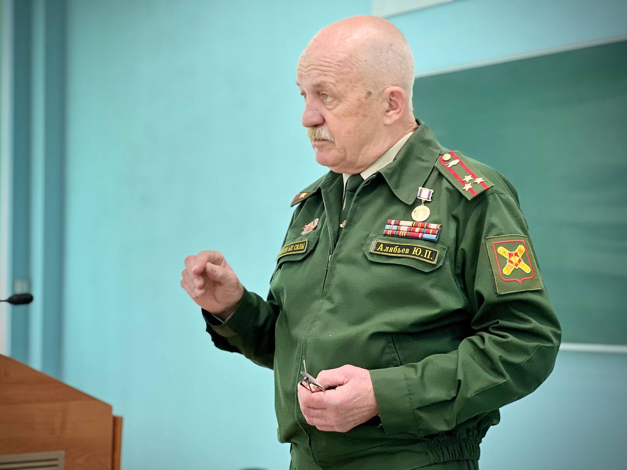 «Каким должен быть настоящий парень», - студентам СибГИУ рассказал Юрий Алябьев. 